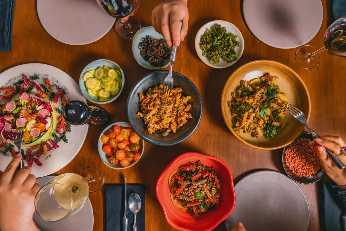 Un plan de repas hebdomadaire affiché sur l'écran d'un téléphone